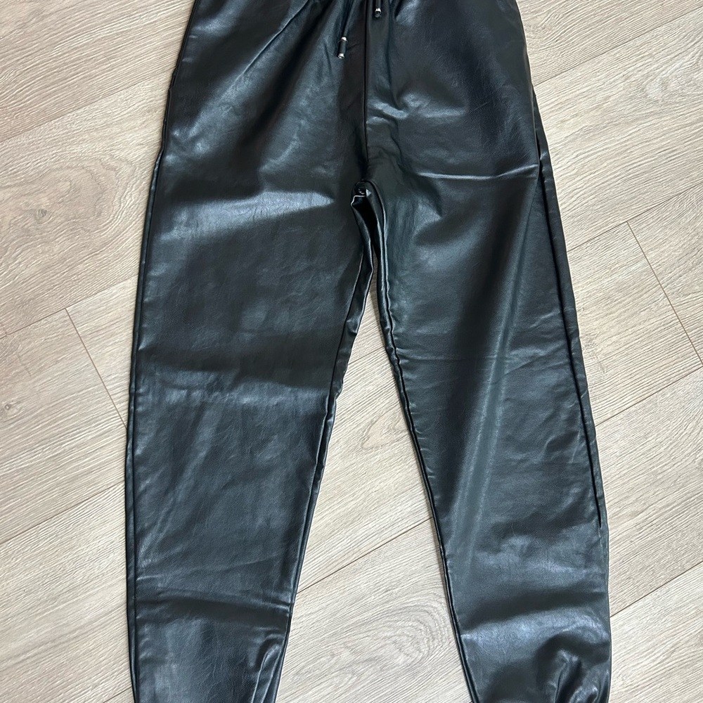 Women's Black Faux Leather Cropped Pants